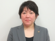 施設長　津久井　真弓